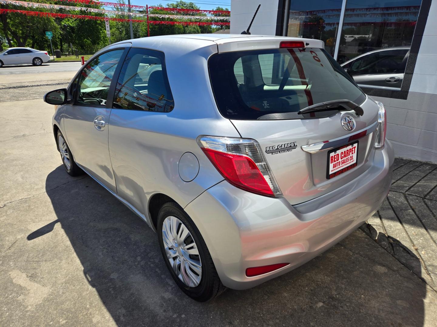 2014 SILVER Toyota Yaris (JTDJTUD37ED) with an 1.5L I4 F DOHC 16V engine, Automatic transmission, located at 503 West Court, Seguin, TX, 78155, (830) 379-3373, 29.568621, -97.969803 - Photo#3